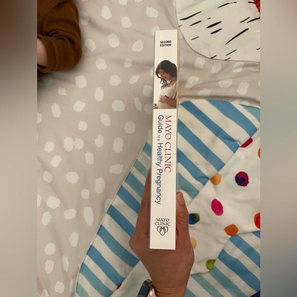 BOGO Book Bundle - Mayo Clinic Guide to a Healthy Pregnancy, 2nd Ed. + 1 - Picture 4 of 8